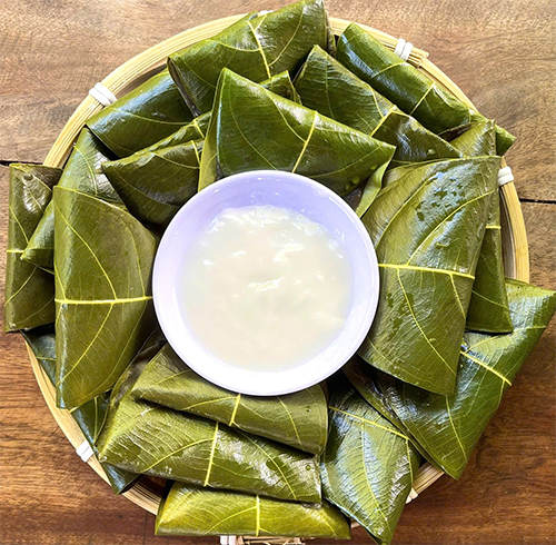 Bánh lá mơ dẻo dai cùng nước cốt dừa béo ngậy vô cùng hấp dẫn